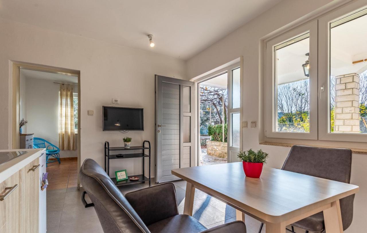 Apartments Pimpinella Premantura Exterior photo