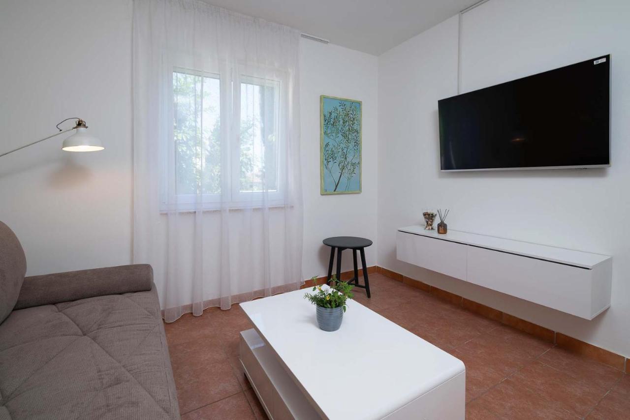 Apartments Pimpinella Premantura Exterior photo