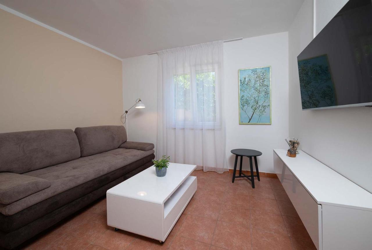 Apartments Pimpinella Premantura Exterior photo