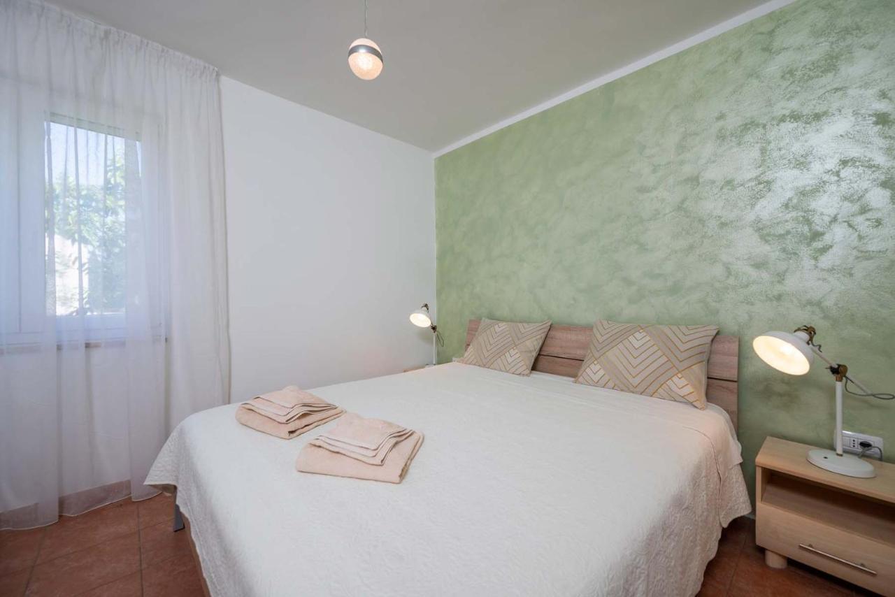 Apartments Pimpinella Premantura Exterior photo